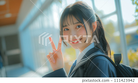 女學生簽署和平標誌 女學生簽署和平標誌 111423942