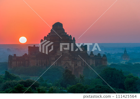 Bagan, Mynamar with Dhammayangyi Temple Bagan, Mynamar with Dhammayangyi Temple 111425564