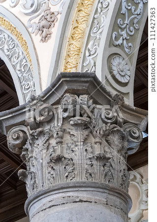column in the church 111427363