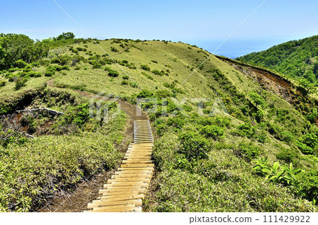 Tanzawa's traversing route - Sugisawa no Kashira grassland seen from Fudonomine Tanzawa's traversing route - Sugisawa no Kashira grassland seen from Fudonomine 111429922