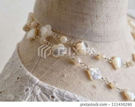 4顆花形貝殼長項鍊（白珍珠貝） 111430290