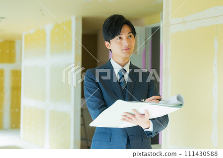 Businessman giving instructions at construction site 111430588
