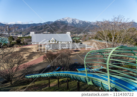 從伊勢原市體育公園眺望白雪皚皚的大山 從伊勢原市體育公園眺望白雪皚皚的大山 111430722