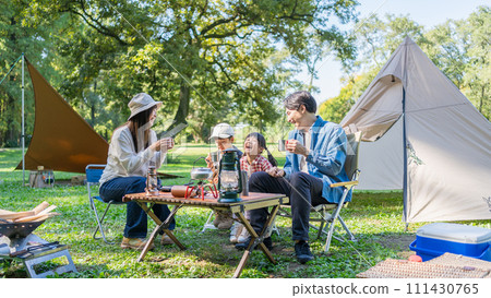 Enjoy camping with your family 111430765