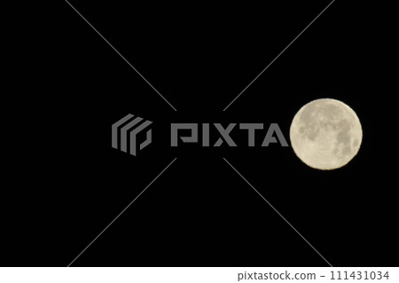 Early morning sky, a small moon with a moon age of 13.6 tilting to the west 111431034