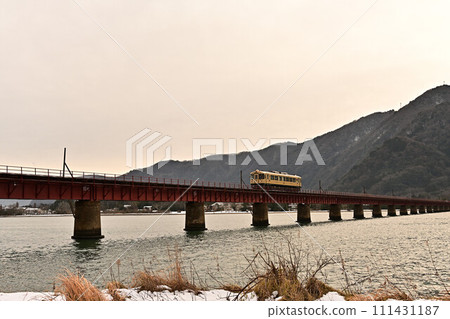 Yuragawa Bridge and train in winter Yuragawa Bridge and train in winter 111431187