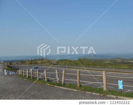 停車場,視野開闊,可遠眺四國喀斯特地形、姬鶴台以及蔚藍的天空。 停車場,視野開闊,可遠眺四國喀斯特地形、姬鶴台以及蔚藍的天空。 111432222