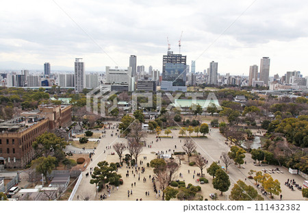 大阪城天守閣從展望台看向主圍牆的方向（南方向） 111432382