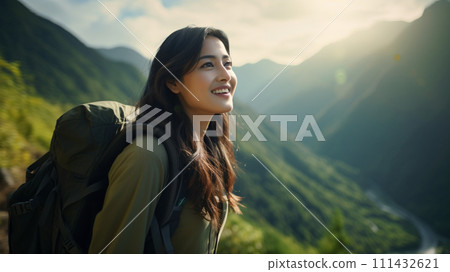 亞洲女人爬山 111432621