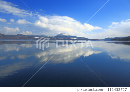從和琴半島眺望屈斜路湖 從和琴半島眺望屈斜路湖 111432727