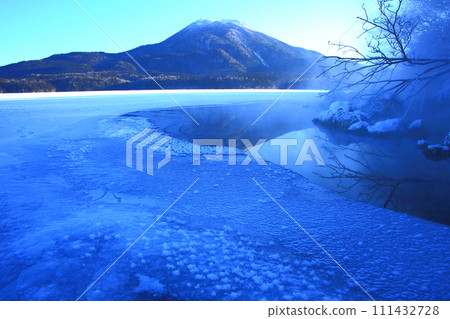 阿寒湖和奧寒山的霜花 阿寒湖和奧寒山的霜花 111432728