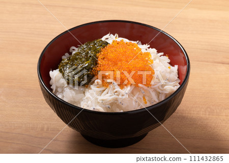 Kamaage Shirasu 碗 (Kamaage Shirasu Tobikko Kibasa) Kamaage Shirasu 碗 (Kamaage Shirasu Tobikko Kibasa) 111432865