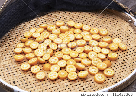 Kumquat Sun-dried Dried fruit making Kumquat Sun-dried Dried fruit making 111433366