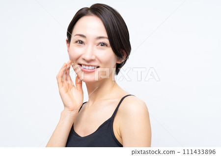 Middle-aged female beauty Middle-aged female beauty 111433896