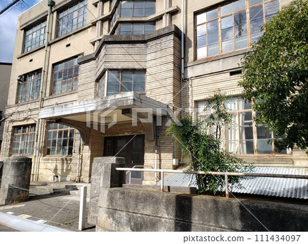 Retro building Kyoto back alley scenery 111434097