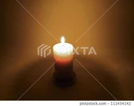點燃的蠟燭 111434142
