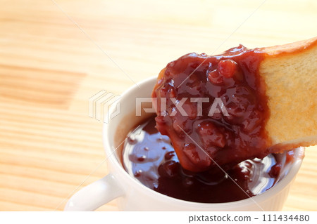 Shiruko and toast in a cup Shiruko and toast in a cup 111434480