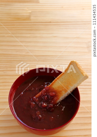 Oshiru and toast in a soup bowl Oshiru and toast in a soup bowl 111434535