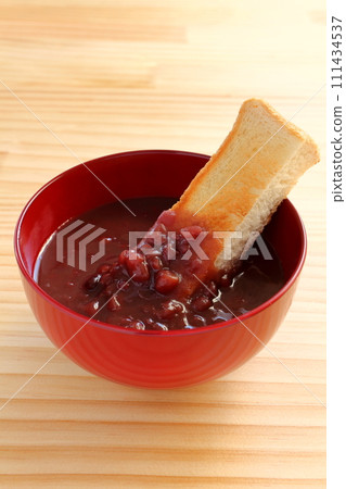 Oshiru and toast in a soup bowl Oshiru and toast in a soup bowl 111434537