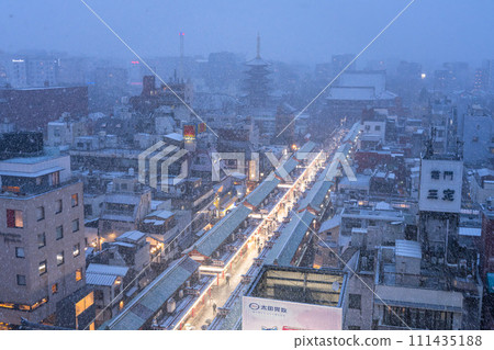 [東京]淺草雪景/2024年2月5日東京大雪 111435188