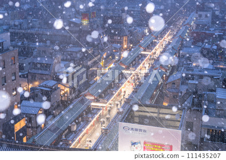 [Tokyo] Snowy scenery of Asakusa/Heavy snow in Tokyo on February 5, 2024 111435207