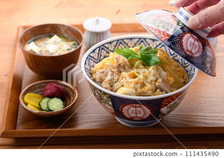 Oyakodon, miso soup, and pickles on a tray 111435490