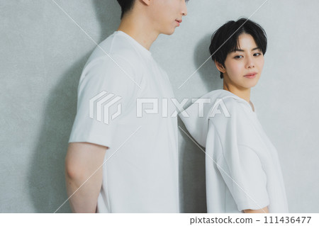 Couple cuddling 111436477