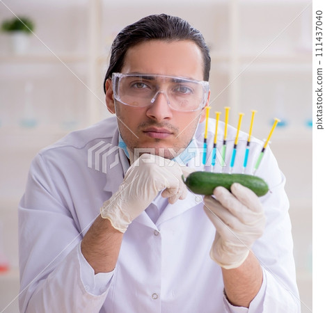 Male nutrition expert testing food products in lab 111437040