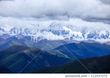 Beautiful snow capped mountain landscape in Sichuan, China Beautiful snow capped mountain landscape in Sichuan, China 111437272