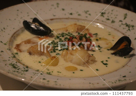 布魯日一家餐廳的比利時當地美食Waterzoe（奶油燉雞） 111437793