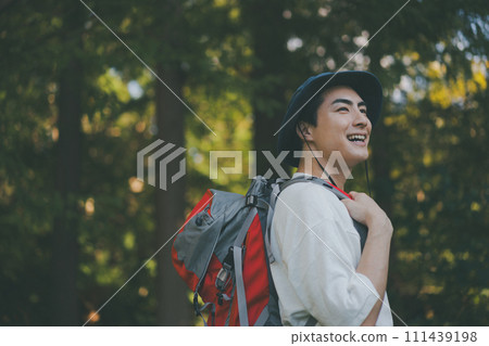 Men climbing 111439198
