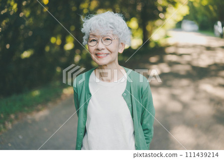 female, females, lady 111439214
