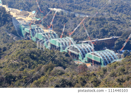 Construction of an expressway in the mountains 111440103