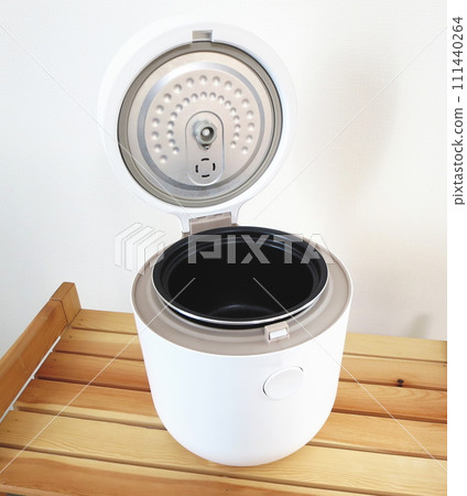 A rice cooker that allows you to cook delicious rice with a home appliance that saves time. A rice cooker that allows you to cook delicious rice with a home appliance that saves time. 111440264