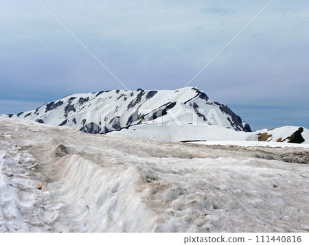 Photographing the famous snow wall while traveling in Tateyama Kurobe, Japan Photographing the famous snow wall while traveling in Tateyama Kurobe, Japan 111440816