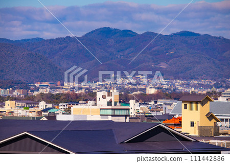 [Kyoto Scenery] Distant view of Heian Shrine Otorii from Awata Shrine 111442886