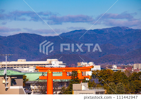 【京都風景】從粟田神社遠眺平安神宮大鳥居 111442947