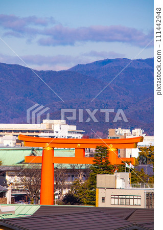 【京都風景】從粟田神社遠眺平安神宮大鳥居 【京都風景】從粟田神社遠眺平安神宮大鳥居 111442948