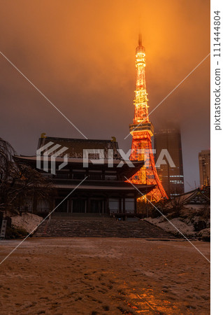 [東京] 下雪的東京鐵塔和增上寺 - 2024年2月5日東京大雪 111444804