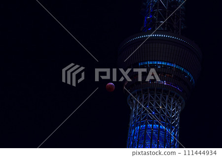 Tokyo Sky Tree Total Lunar Eclipse Tokyo Sumida Ward Oshiage Sightseeing Date Travel Afternoon Night Light Up Red Copper Color Tokyo Sky Tree Total Lunar Eclipse Tokyo Sumida Ward Oshiage Sightseeing Date Travel Afternoon Night Light Up Red Copper Color 111444934