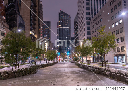 [東京]白雪皚皚的虎之門/2024年2月5日東京大雪 111444957