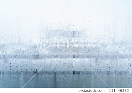 Condensation caused by temperature differences Condensation caused by temperature differences 111446283