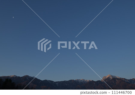 The dawning sky, the mountains of the Southern Alps at sunrise, the Ariake moon lingering high in the sky The dawning sky, the mountains of the Southern Alps at sunrise, the Ariake moon lingering high in the sky 111446700