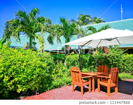 藍天白雲下的露台 111447988