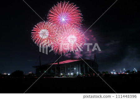 A beautiful moment of fireworks that colors a summer night (Toyota Oiden Festival, Toyota Stadium, Toyota City, Aichi Prefecture) A beautiful moment of fireworks that colors a summer night (Toyota Oiden Festival, Toyota Stadium, Toyota City, Aichi Prefecture) 111448396