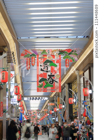 新年裝飾的商店街（名古屋市中區萬正寺通大須商店街） 111448689