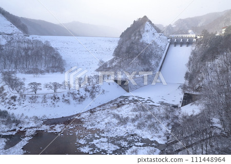 冬壩湖(長野縣木曾町禦岳湖) 冬壩湖(長野縣木曾町禦岳湖) 111448964
