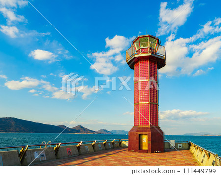 香川縣高松港瀨戶部紅色燈塔 香川縣高松港瀨戶部紅色燈塔 111449799