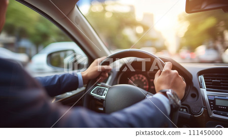 駕駛汽車的男性商人 駕駛汽車的男性商人 111450000