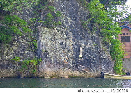 東北、猊鼻溪、乘船、出發後立即出現的鏡面巨石共明岩、岩手縣一關市 (1) 111450318